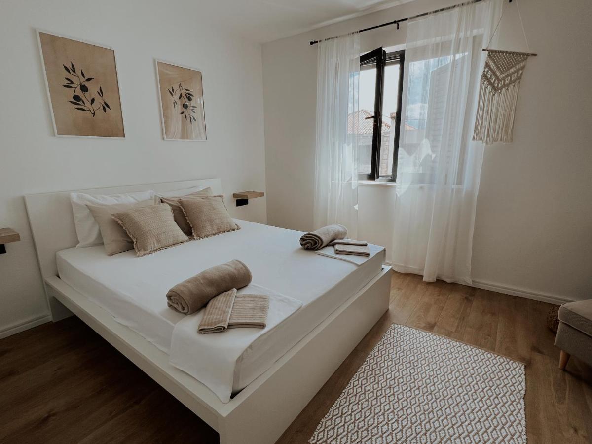Dawn & Dusk - Modern Two Bedroom Apartment With Mountain Views Čilipi 外观 照片
