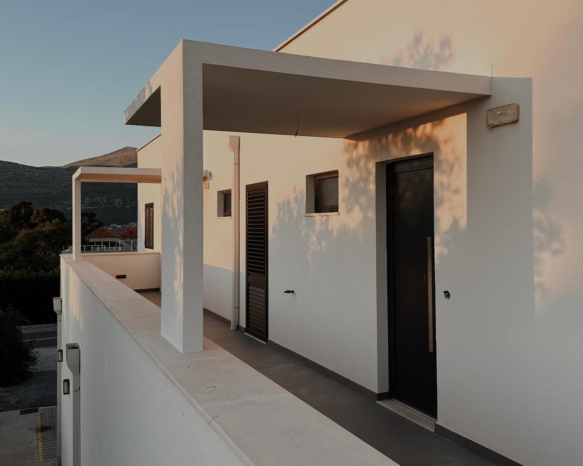 Dawn & Dusk - Modern Two Bedroom Apartment With Mountain Views Čilipi 外观 照片